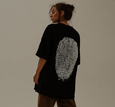 BLACK OVERSIZED T-SHIRT" Fingerprint"